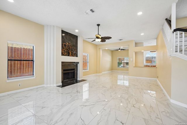 16922 VISTA BRIAR DR, San Antonio, TX 78247