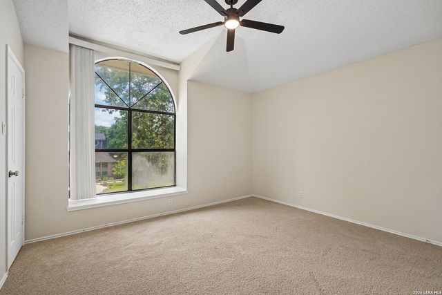 16922 VISTA BRIAR DR, San Antonio, TX 78247