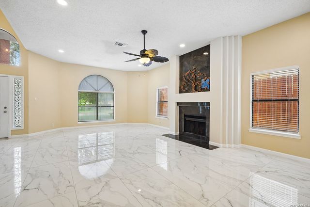 16922 VISTA BRIAR DR, San Antonio, TX 78247