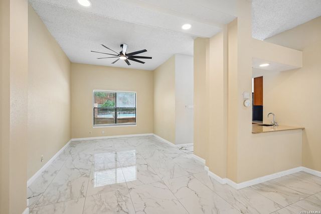 16922 VISTA BRIAR DR, San Antonio, TX 78247