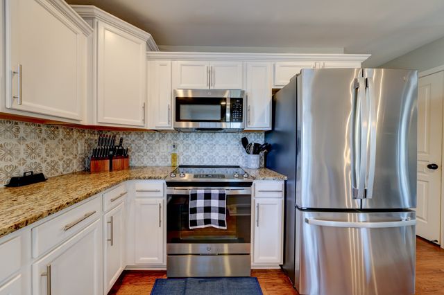 1004 Sunrise Dr, Clarksville, TN 37042