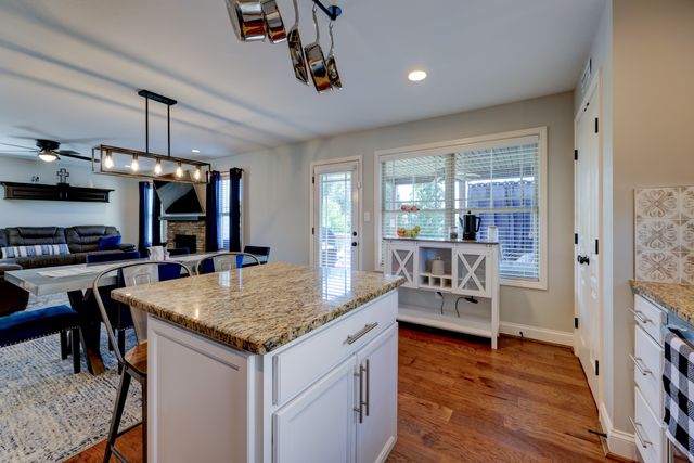 1004 Sunrise Dr, Clarksville, TN 37042