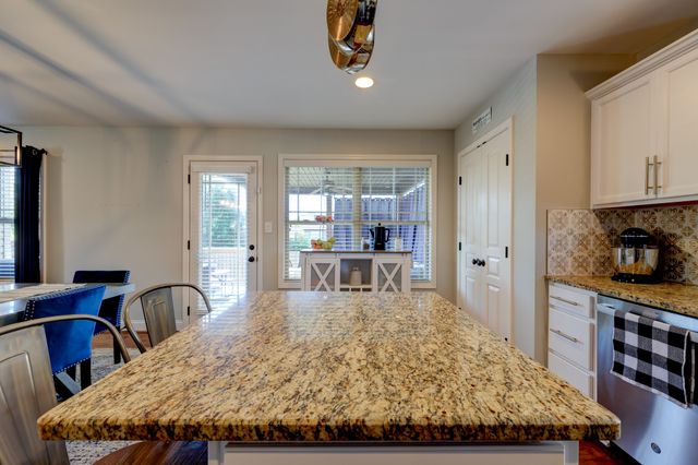 1004 Sunrise Dr, Clarksville, TN 37042