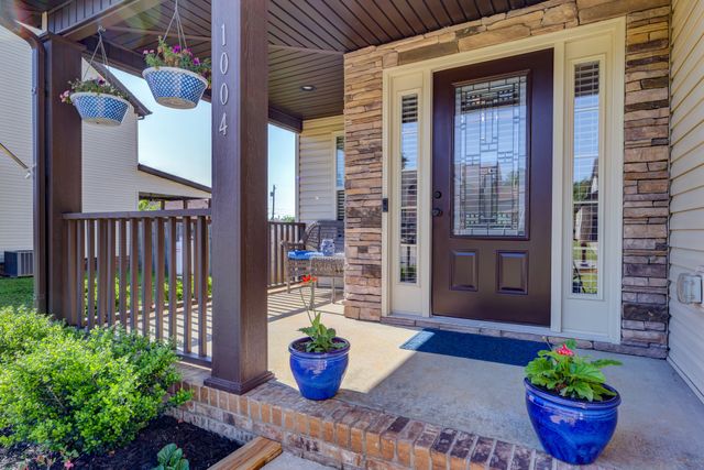 1004 Sunrise Dr, Clarksville, TN 37042
