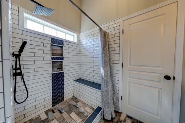 1004 Sunrise Dr, Clarksville, TN 37042