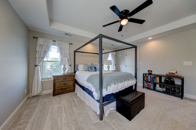 1004 Sunrise Dr, Clarksville, TN 37042