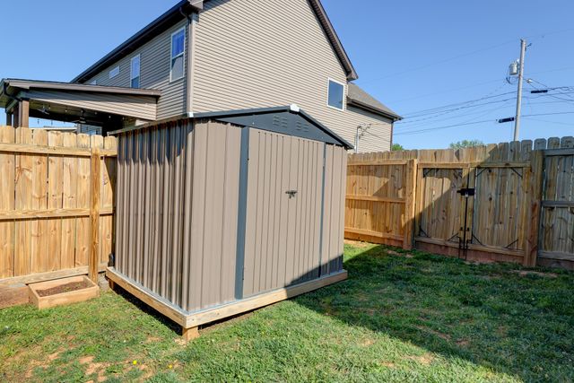 1004 Sunrise Dr, Clarksville, TN 37042