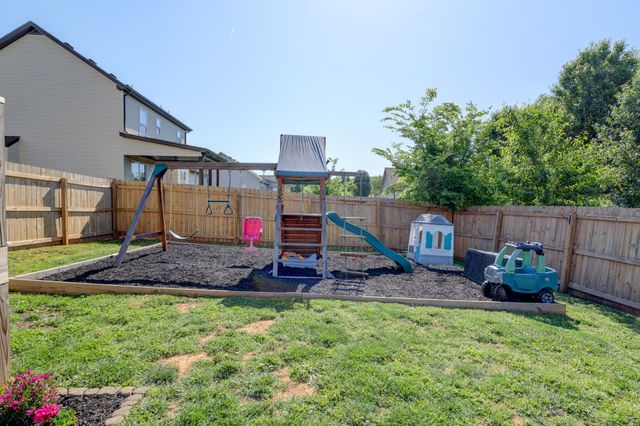 1004 Sunrise Dr, Clarksville, TN 37042