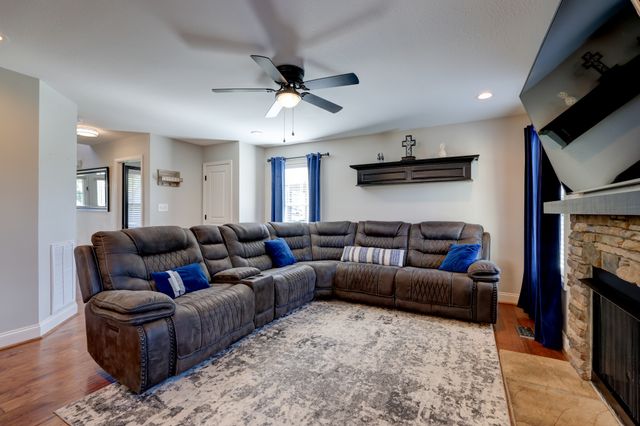 1004 Sunrise Dr, Clarksville, TN 37042