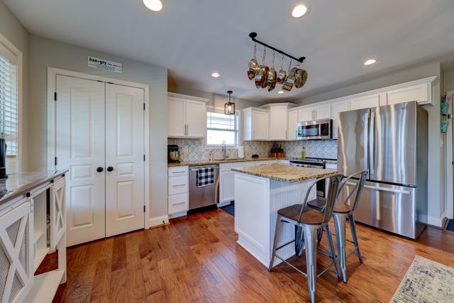 1004 Sunrise Dr, Clarksville, TN 37042