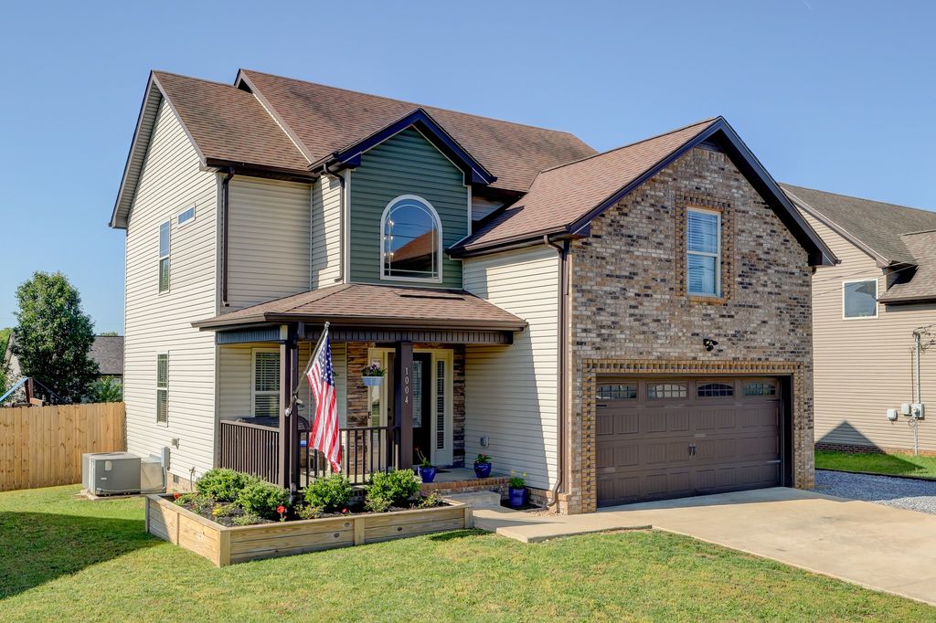 1004 Sunrise Dr, Clarksville, TN 37042