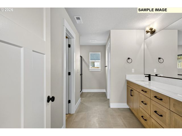 2002 E BADGER Way 1, La Center, WA 98629