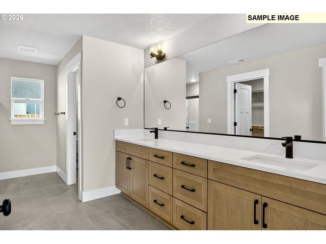 2002 E BADGER Way 1, La Center, WA 98629