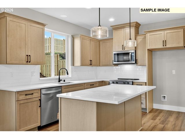 2002 E BADGER Way 1, La Center, WA 98629