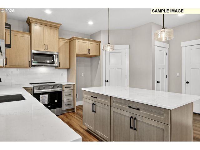 2002 E BADGER Way 1, La Center, WA 98629