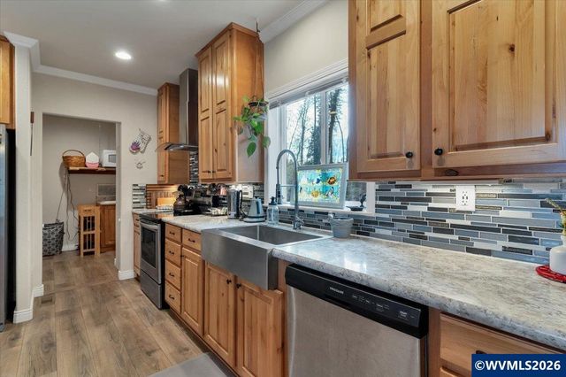 37734 River Dr, Lebanon, OR 97355