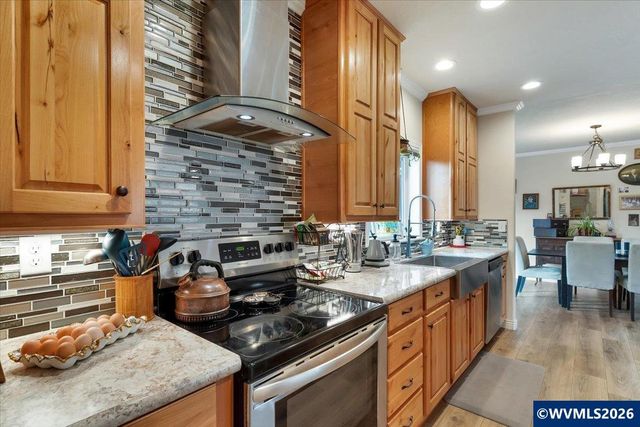 37734 River Dr, Lebanon, OR 97355