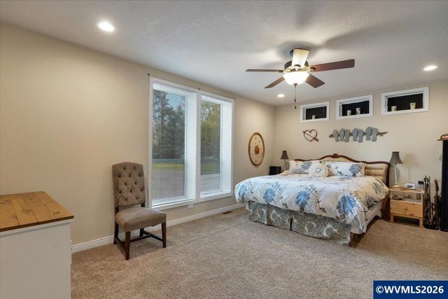 37734 River Dr, Lebanon, OR 97355