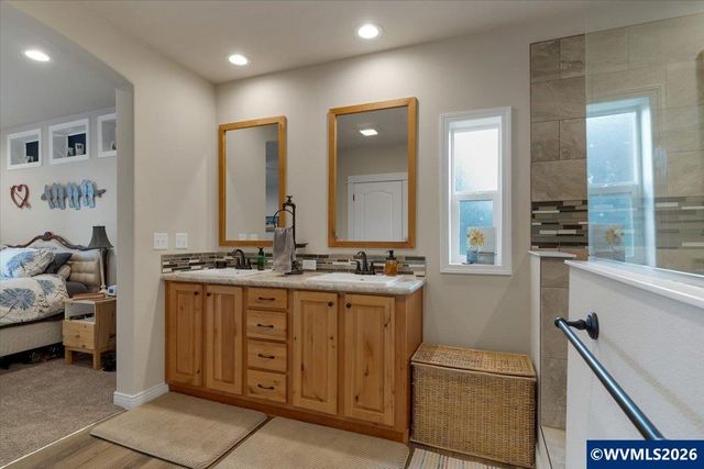 37734 River Dr, Lebanon, OR 97355