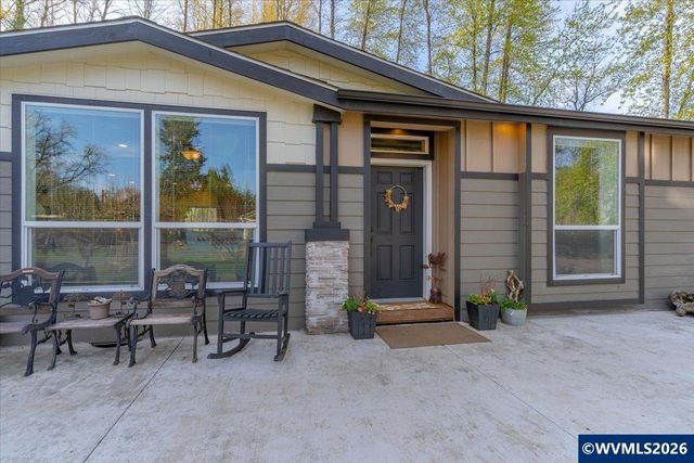 37734 River Dr, Lebanon, OR 97355