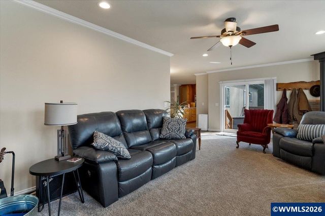 37734 River Dr, Lebanon, OR 97355