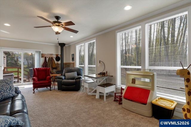 37734 River Dr, Lebanon, OR 97355