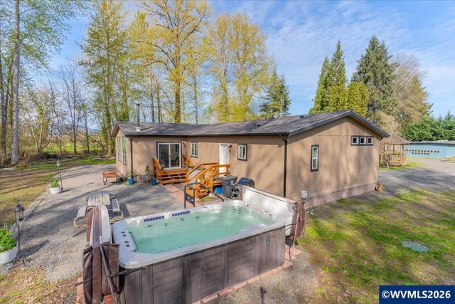 37734 River Dr, Lebanon, OR 97355