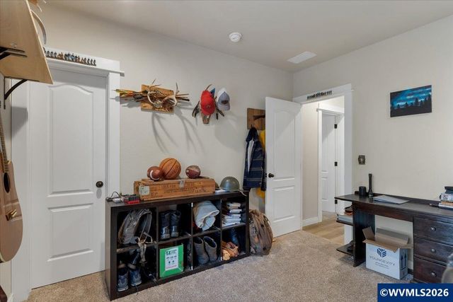 37734 River Dr, Lebanon, OR 97355