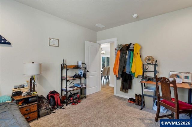 37734 River Dr, Lebanon, OR 97355