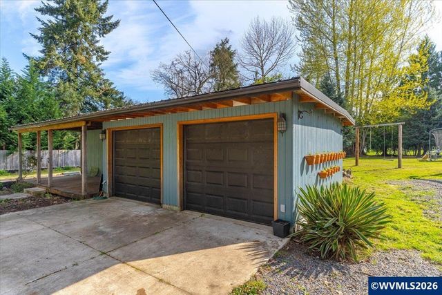 37734 River Dr, Lebanon, OR 97355