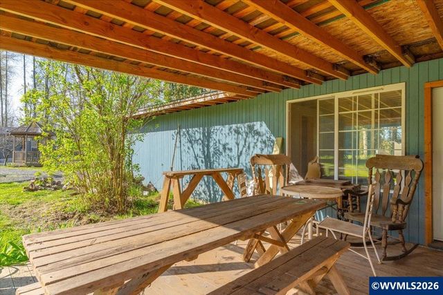 37734 River Dr, Lebanon, OR 97355