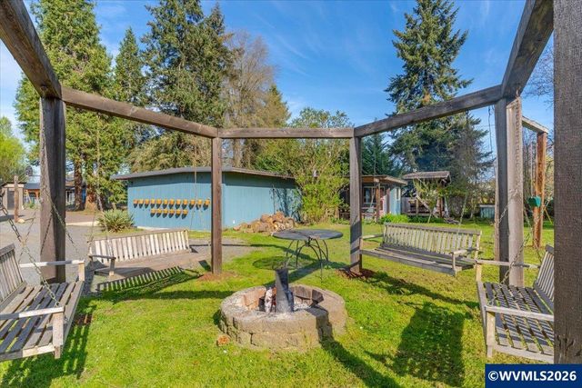 37734 River Dr, Lebanon, OR 97355