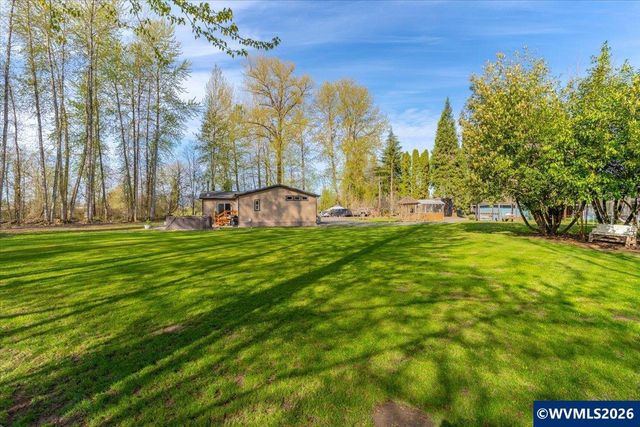 37734 River Dr, Lebanon, OR 97355