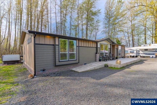 37734 River Dr, Lebanon, OR 97355