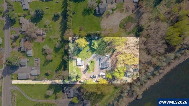 37734 River Dr, Lebanon, OR 97355