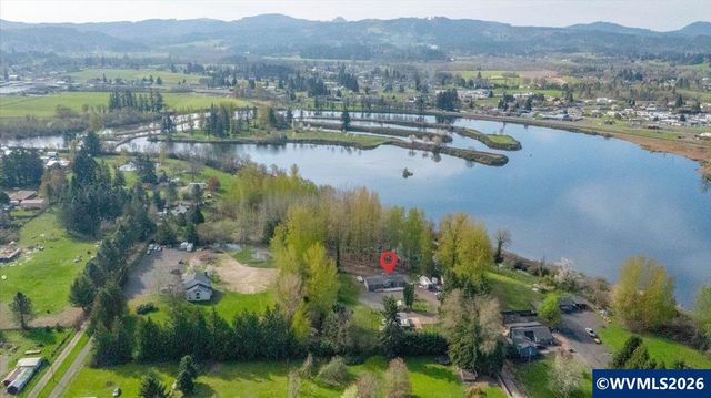 37734 River Dr, Lebanon, OR 97355