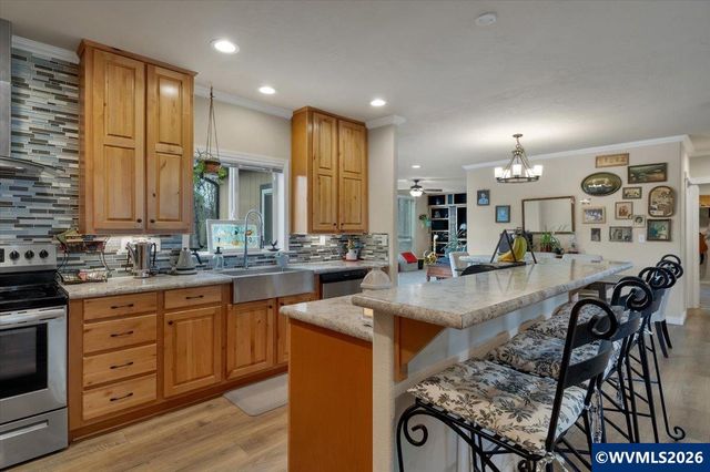 37734 River Dr, Lebanon, OR 97355