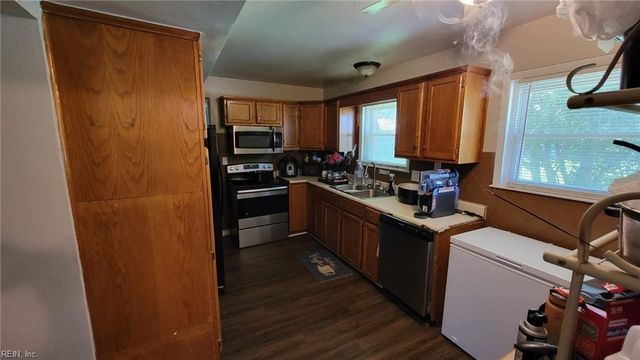 15 Victor ST, Hampton, VA 23669