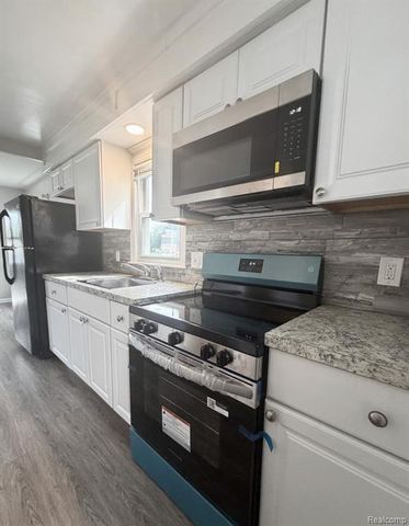8601 Riverview Street, Dearborn Heights, MI 48127