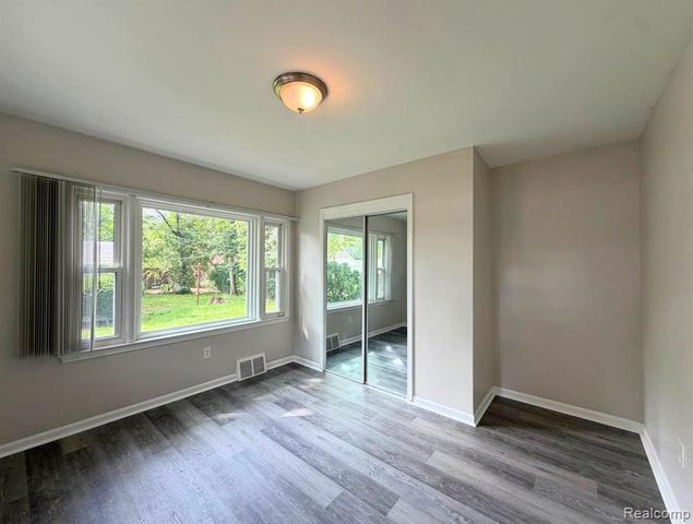 8601 Riverview Street, Dearborn Heights, MI 48127