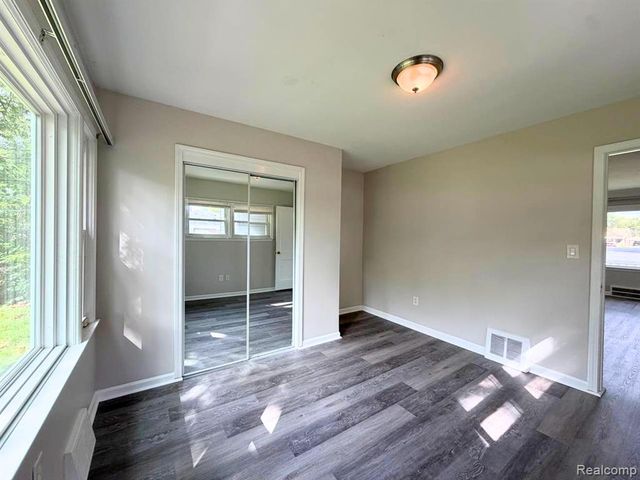 8601 Riverview Street, Dearborn Heights, MI 48127