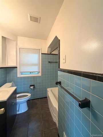 8601 Riverview Street, Dearborn Heights, MI 48127