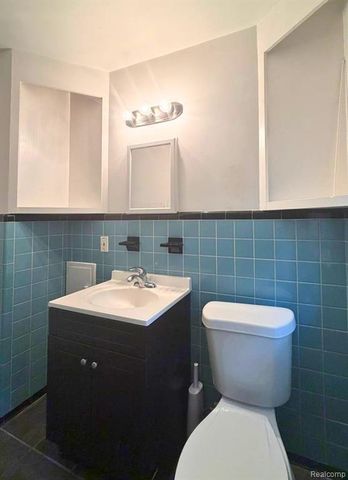 8601 Riverview Street, Dearborn Heights, MI 48127
