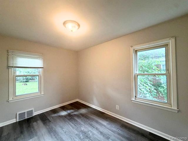 8601 Riverview Street, Dearborn Heights, MI 48127