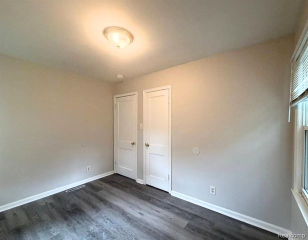 8601 Riverview Street, Dearborn Heights, MI 48127