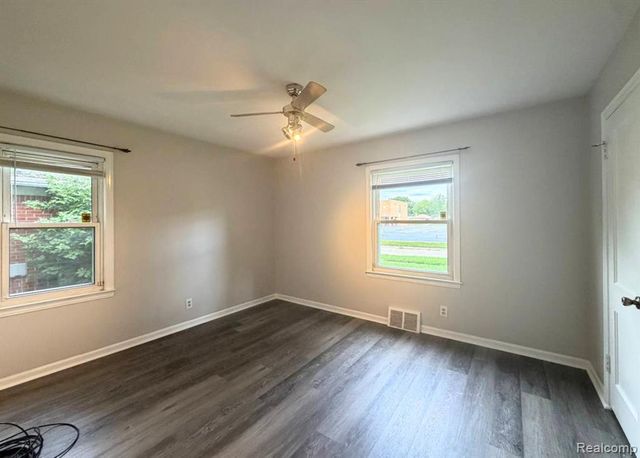 8601 Riverview Street, Dearborn Heights, MI 48127