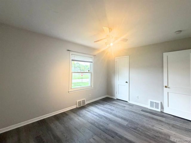 8601 Riverview Street, Dearborn Heights, MI 48127