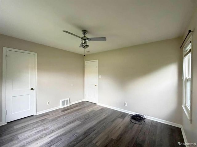 8601 Riverview Street, Dearborn Heights, MI 48127