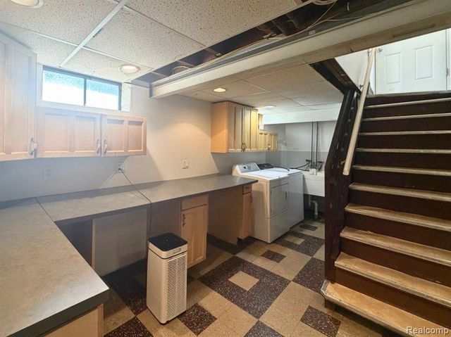 8601 Riverview Street, Dearborn Heights, MI 48127