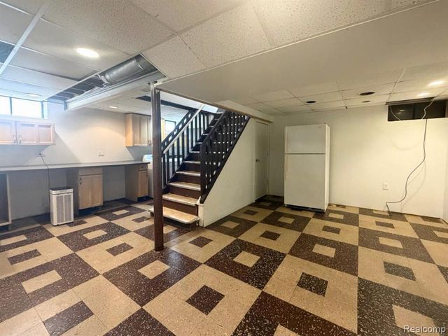 8601 Riverview Street, Dearborn Heights, MI 48127